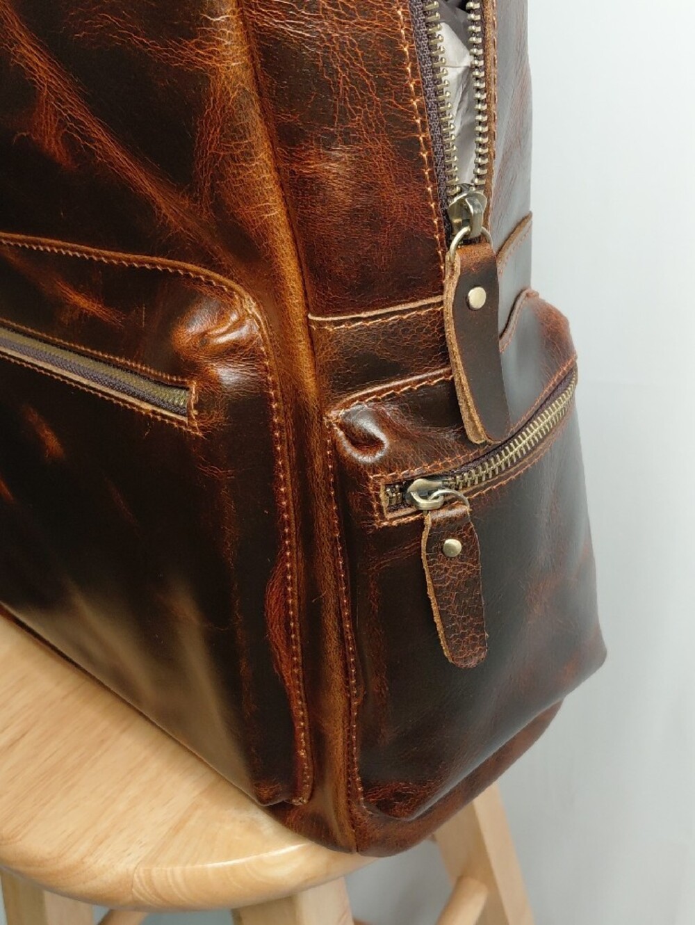 Vintage-Style Brown Leather Backpack for Men - Picture 3 of 11